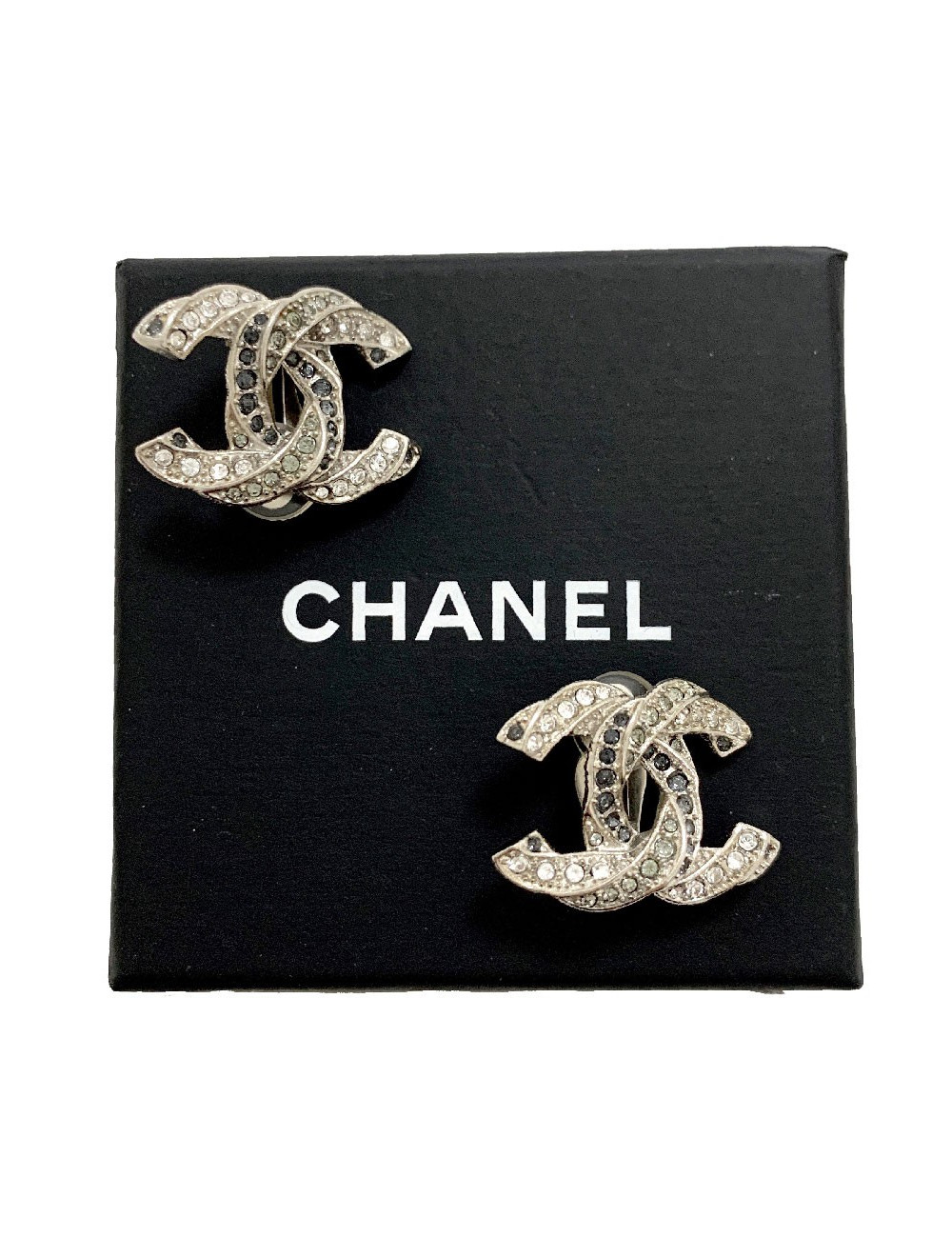CLIP CHANEL