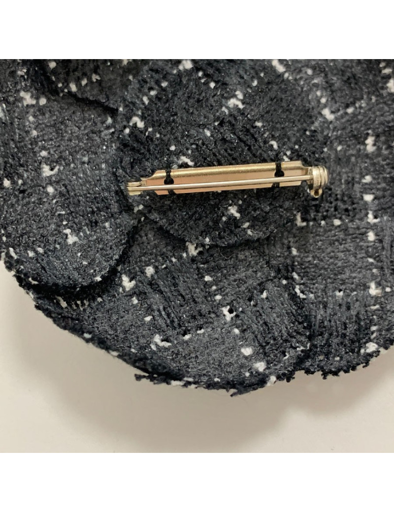 Broche camelia tweed CHANEL