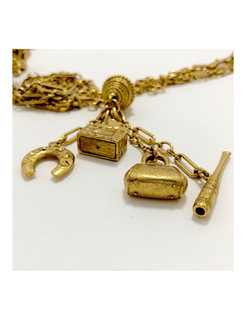 Sautoir CHRISTIAN DIOR multi chaines et breloques dorées