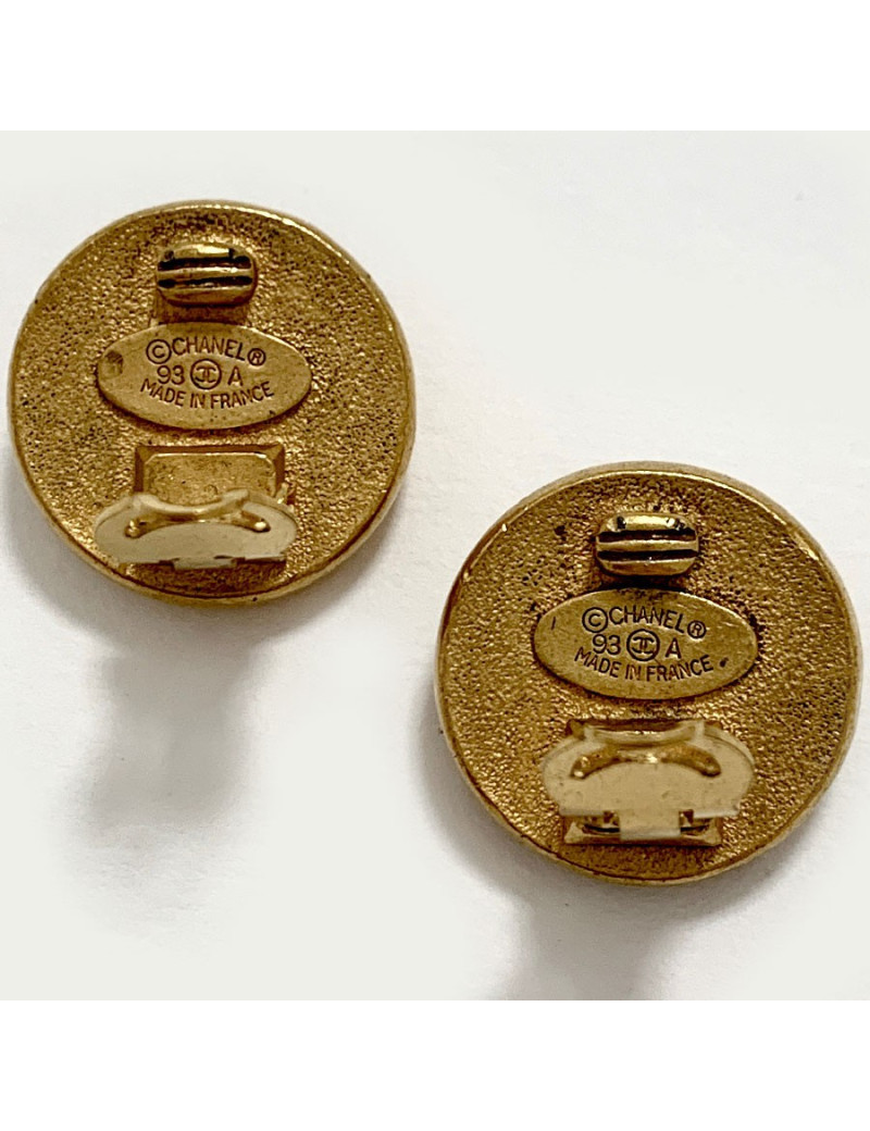 Boucles d'oreille clips CHANEL dorée et perles nnacrées