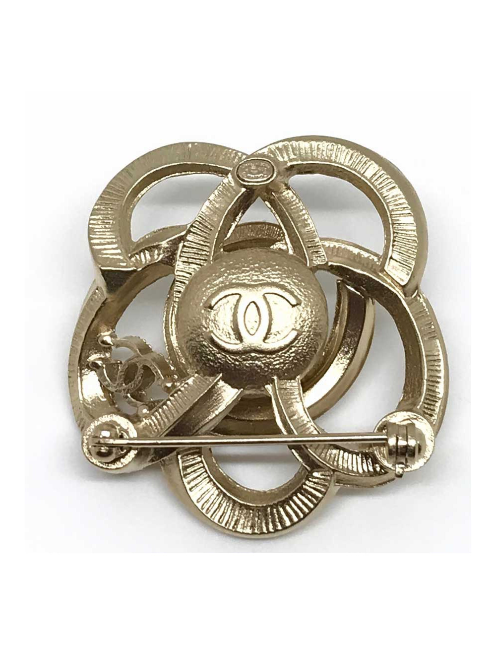 Broche CHANEL dorée et strass coeur en perle