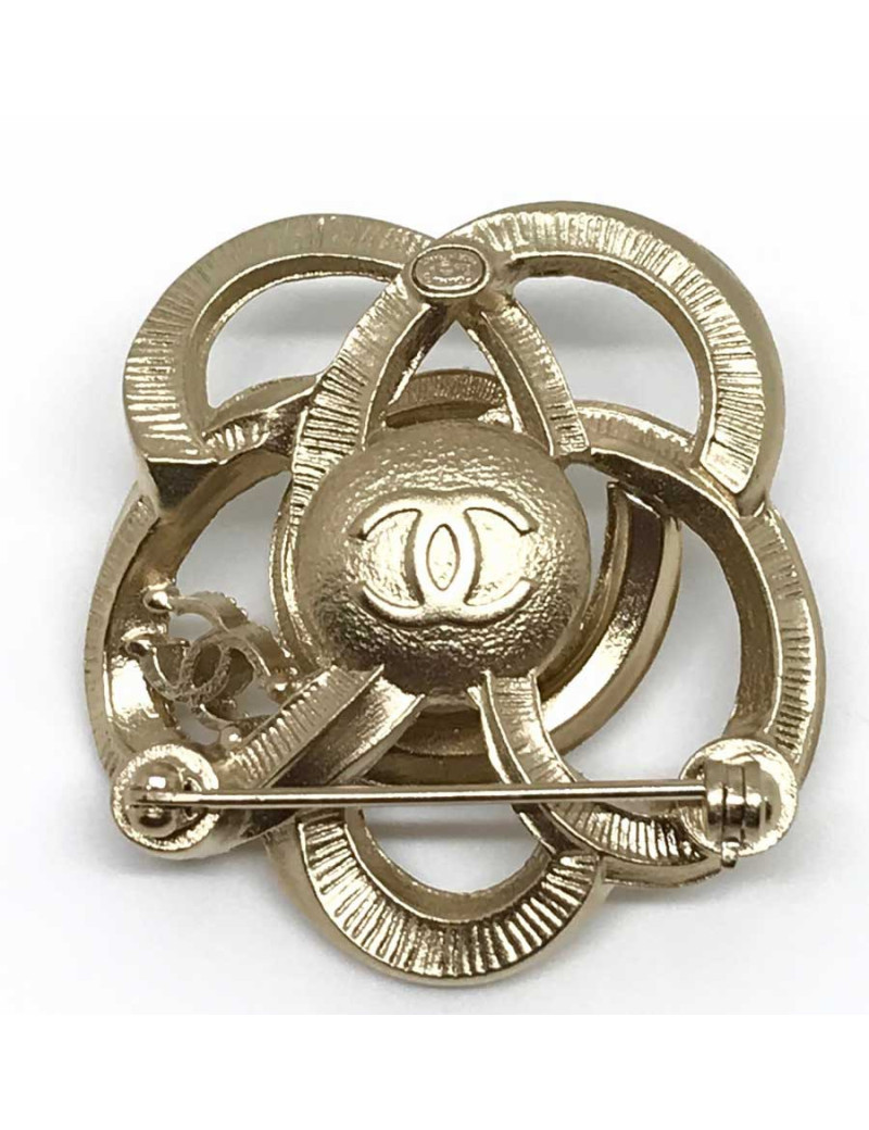 Broche CHANEL sertie de brillants et perle nacrée