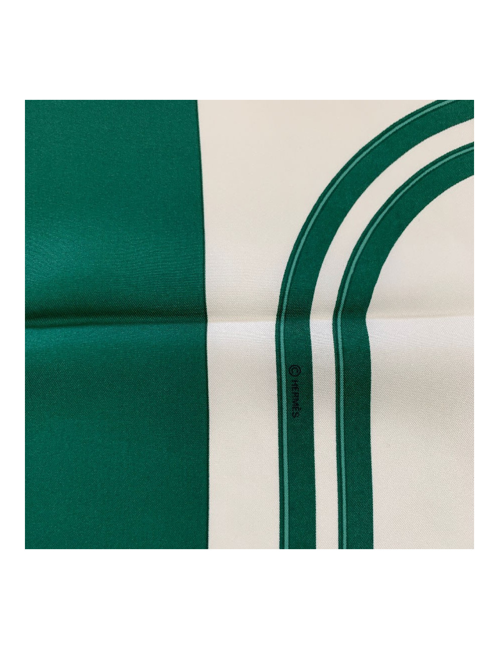 Carré HERMES soie 100% "Brides de Gala"