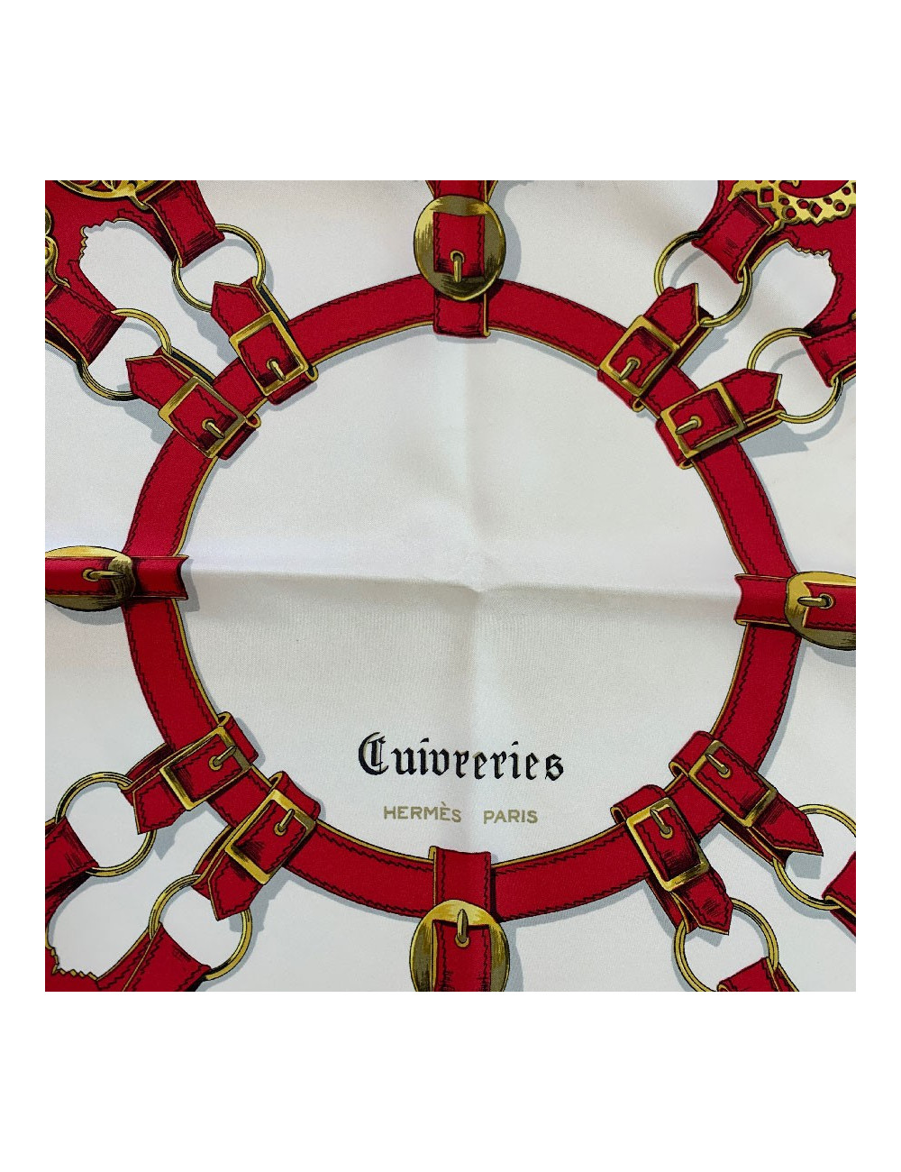 A NETTOYER Foulard Hermes rouge avec personnages 