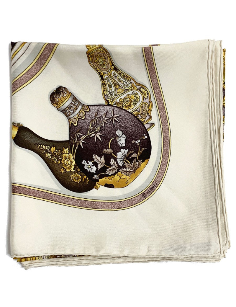 Carré 90 x 90 HERMES soie 100%