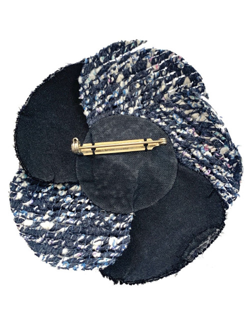 Broche camélia CHANEL tweed bleu
