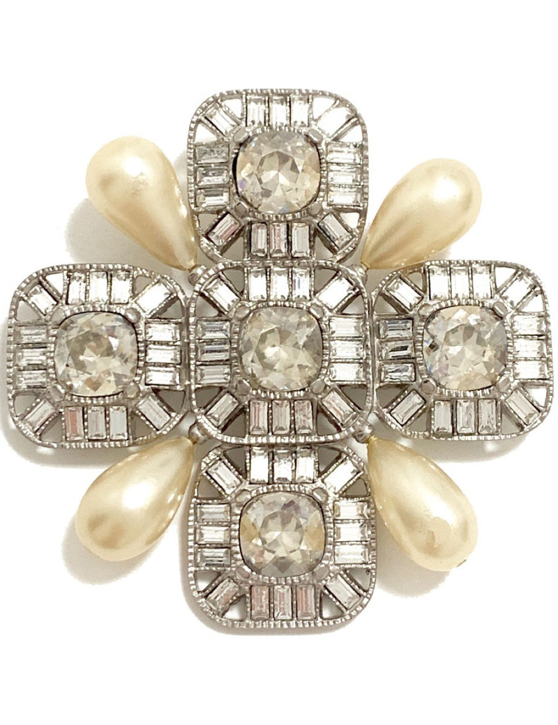 CHANEL pearls and Swarovski crystals brooch