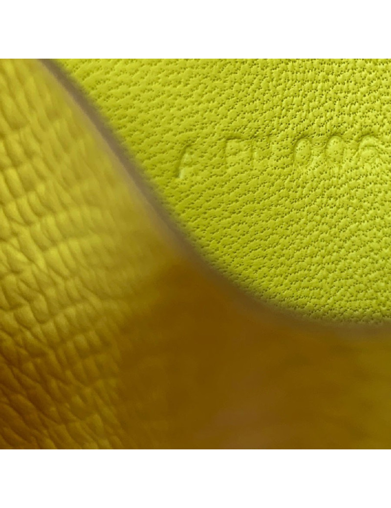 Porte-cartes HERMES Guernesey 3CC jaune en cuir grainé
