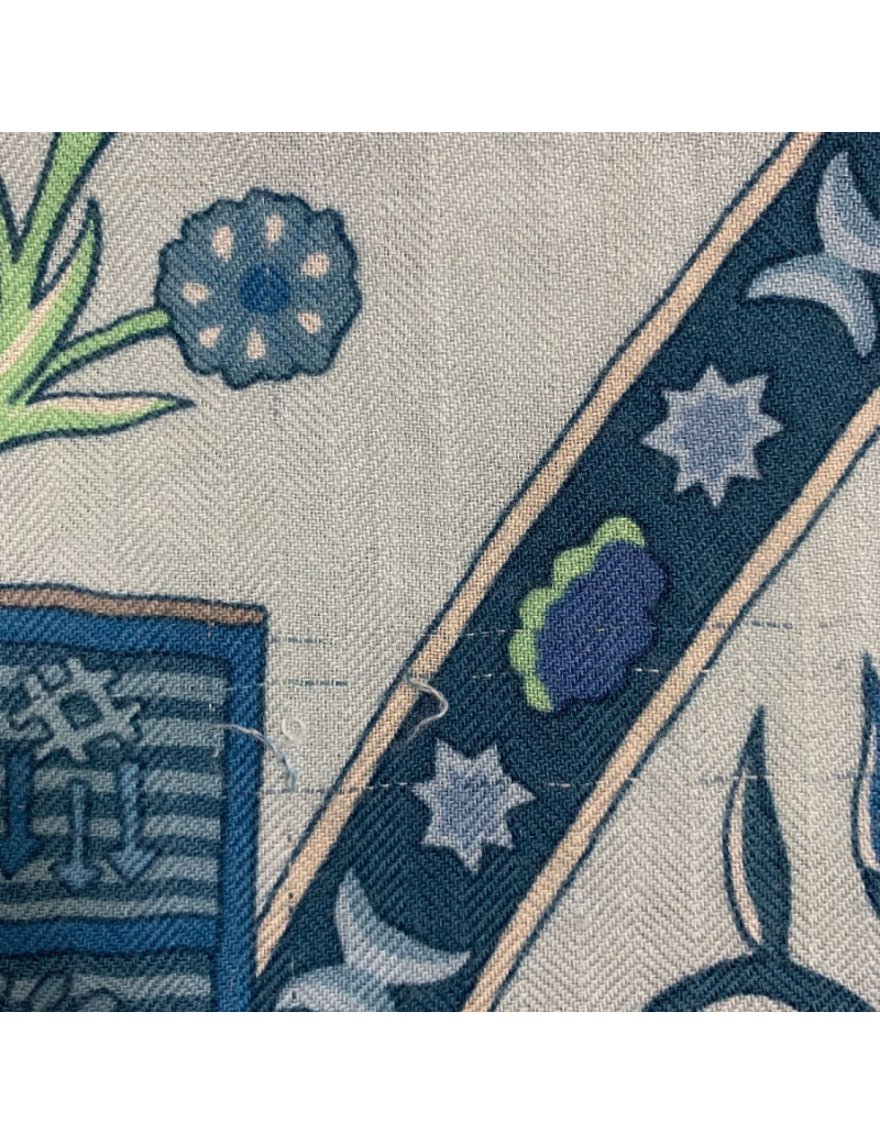 Châle HERMES 'Peuple du vent' en cachemire et soie bleue 