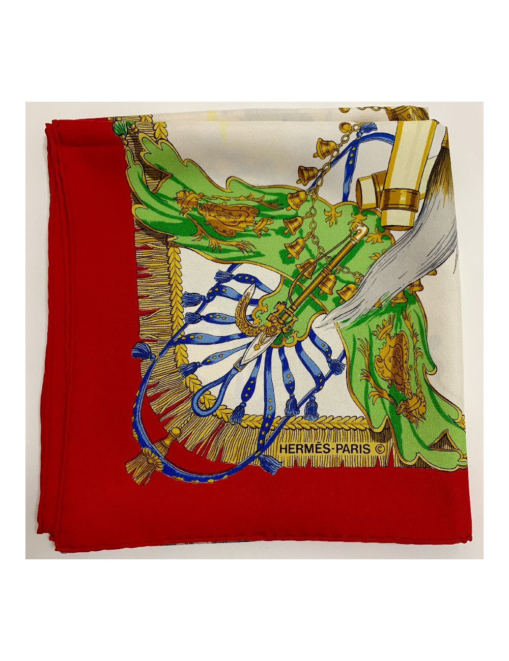 Carré HERMES "Caparaçons de la France et de l'Inde" soie 100 %