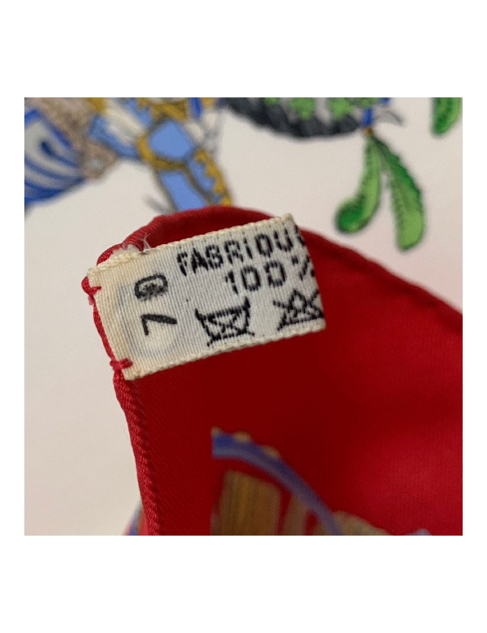 Carré HERMES "Caparaçons de la France et de l'Inde" soie 100 %