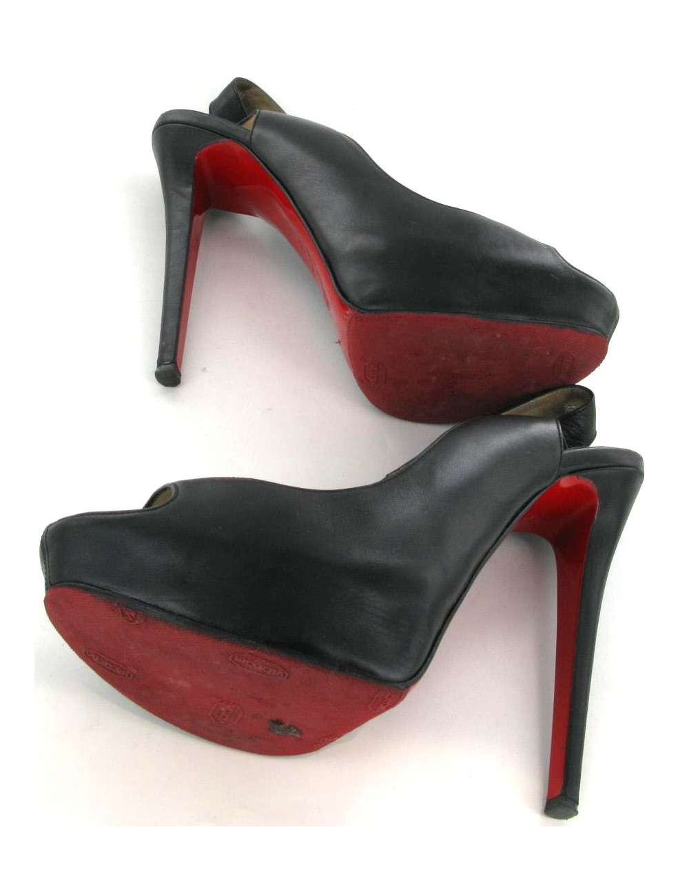 Escarpins CHRISTIAN LOUBOUTIN cuir noir T 39 