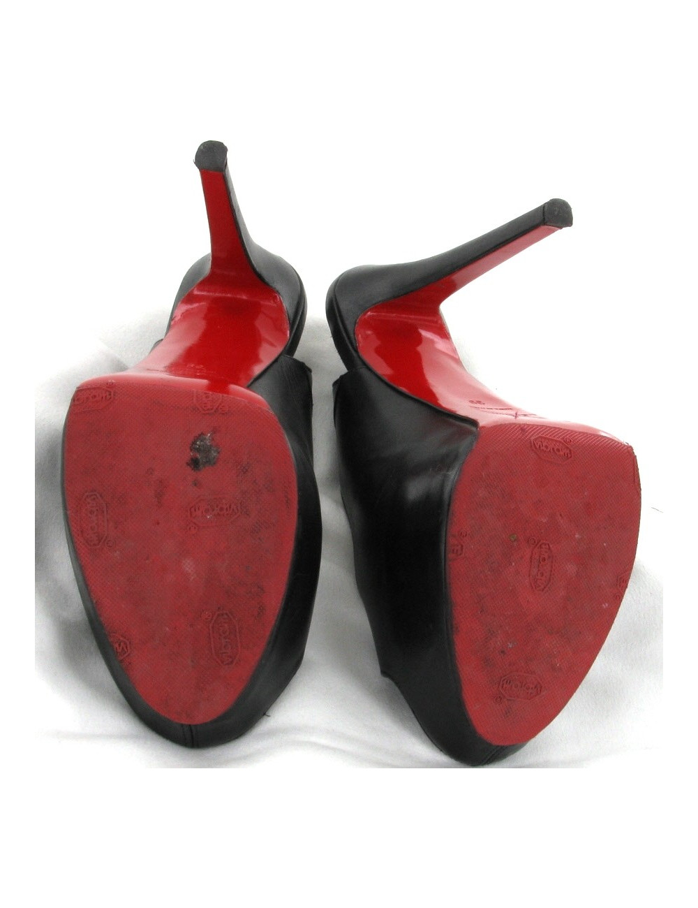 Escarpins CHRISTIAN LOUBOUTIN cuir noir T 39 