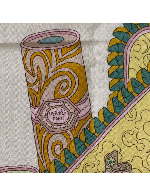 Châle HERMES "Les trésors  d'un artis" vert et vieux rose