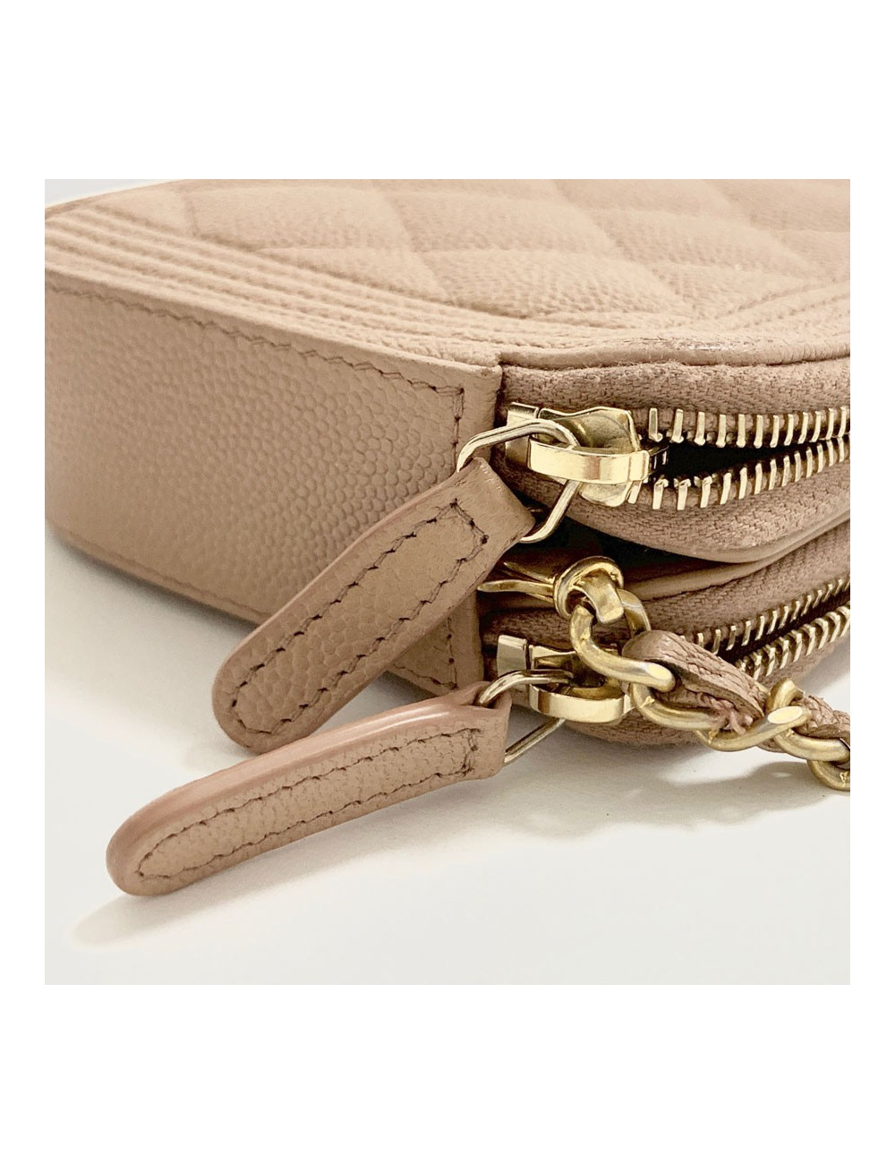 Mini Boy CHANEL bandoulière en cuir grainé rose