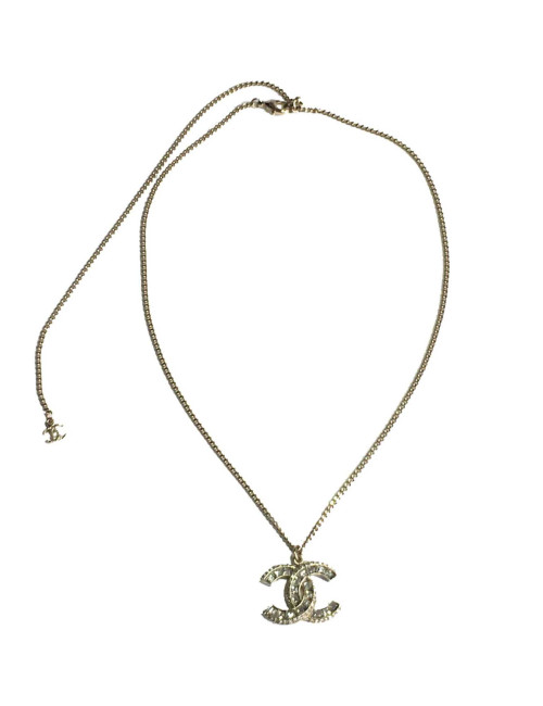 CHANEL necklace in gilt metal, CC pendant set with brilliants