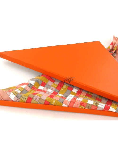 Petit carré BURBERRY carreaux 