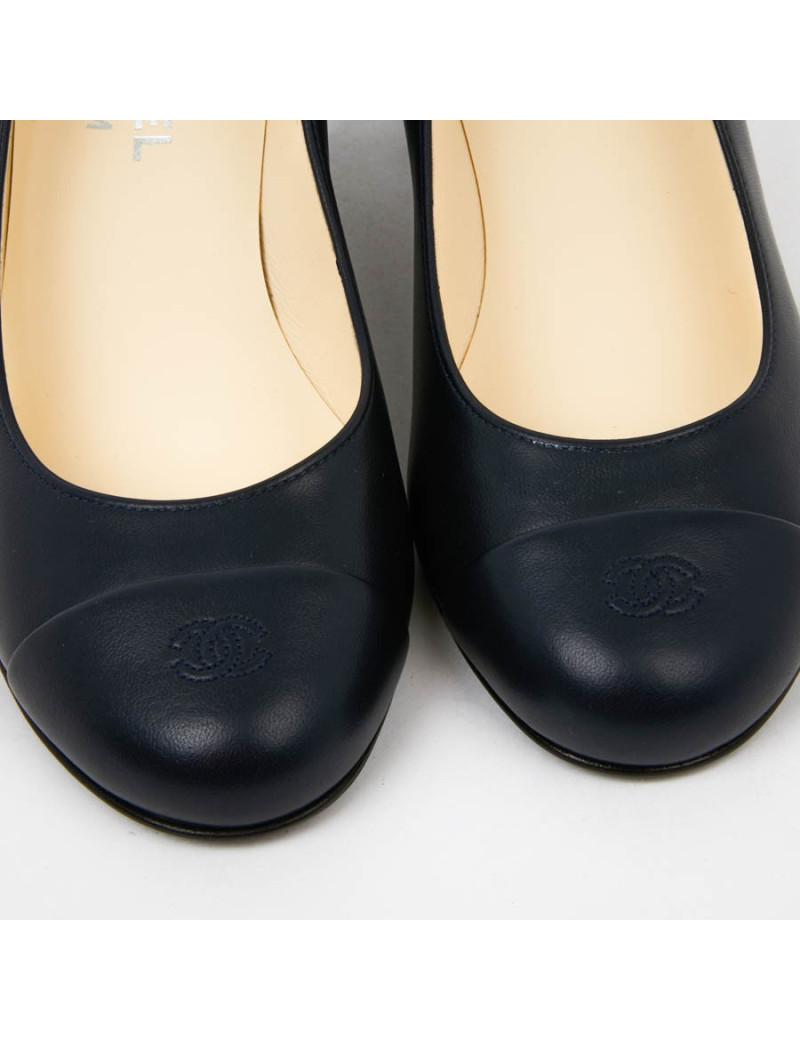 Escarpins T35 CHANEL cuir bleu