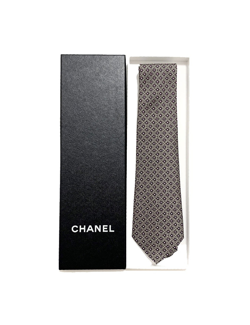  Cravate CHANEL occasion motif camélia en soie grise