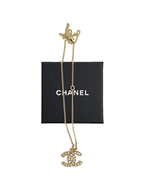 Pendentif CC CHANEL perles et strass 