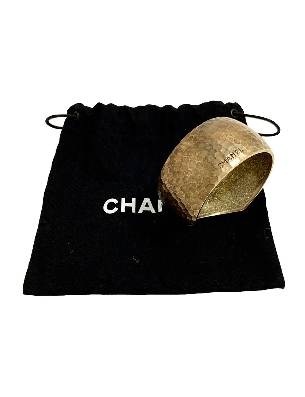 Manchette CHANEL métal doré mat martelé