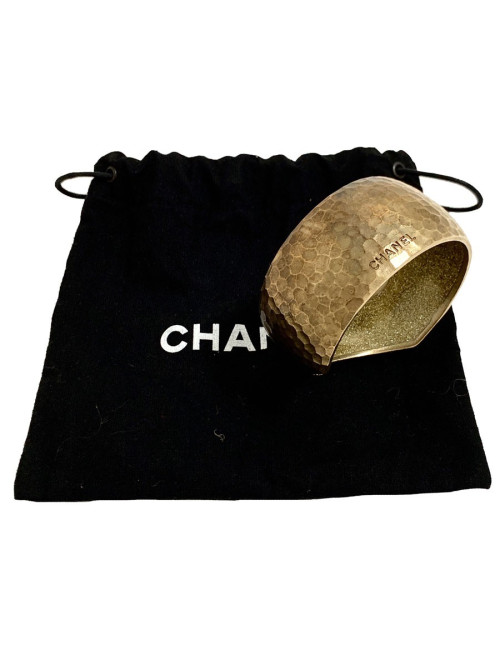 Manchette CHANEL métal doré mat martelé