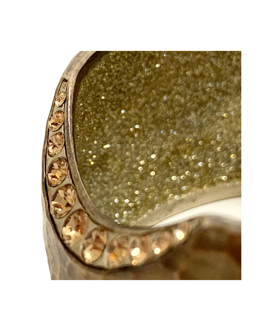 Manchette CHANEL métal doré mat martelé