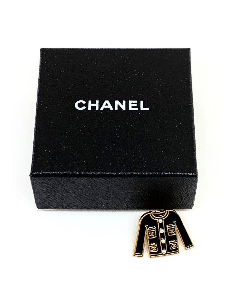Pin's CHANEL VESTE