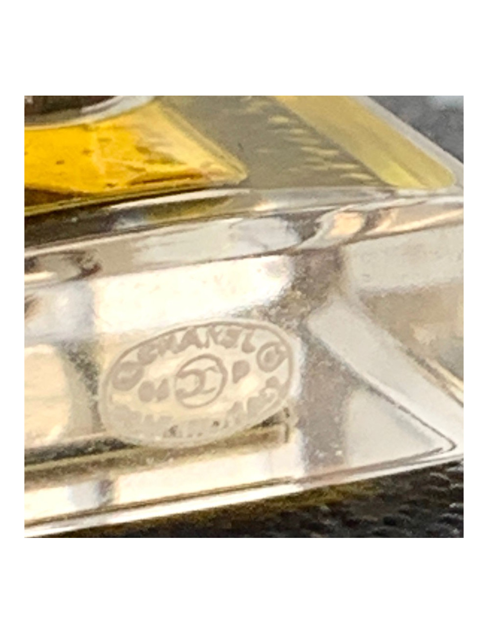 Pins N°5 CHANEL en résine transparente