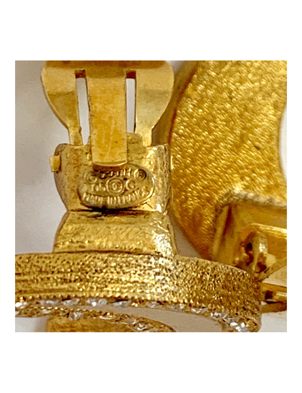 Boucles d'oreille clips CHANEL croissant de lune doré