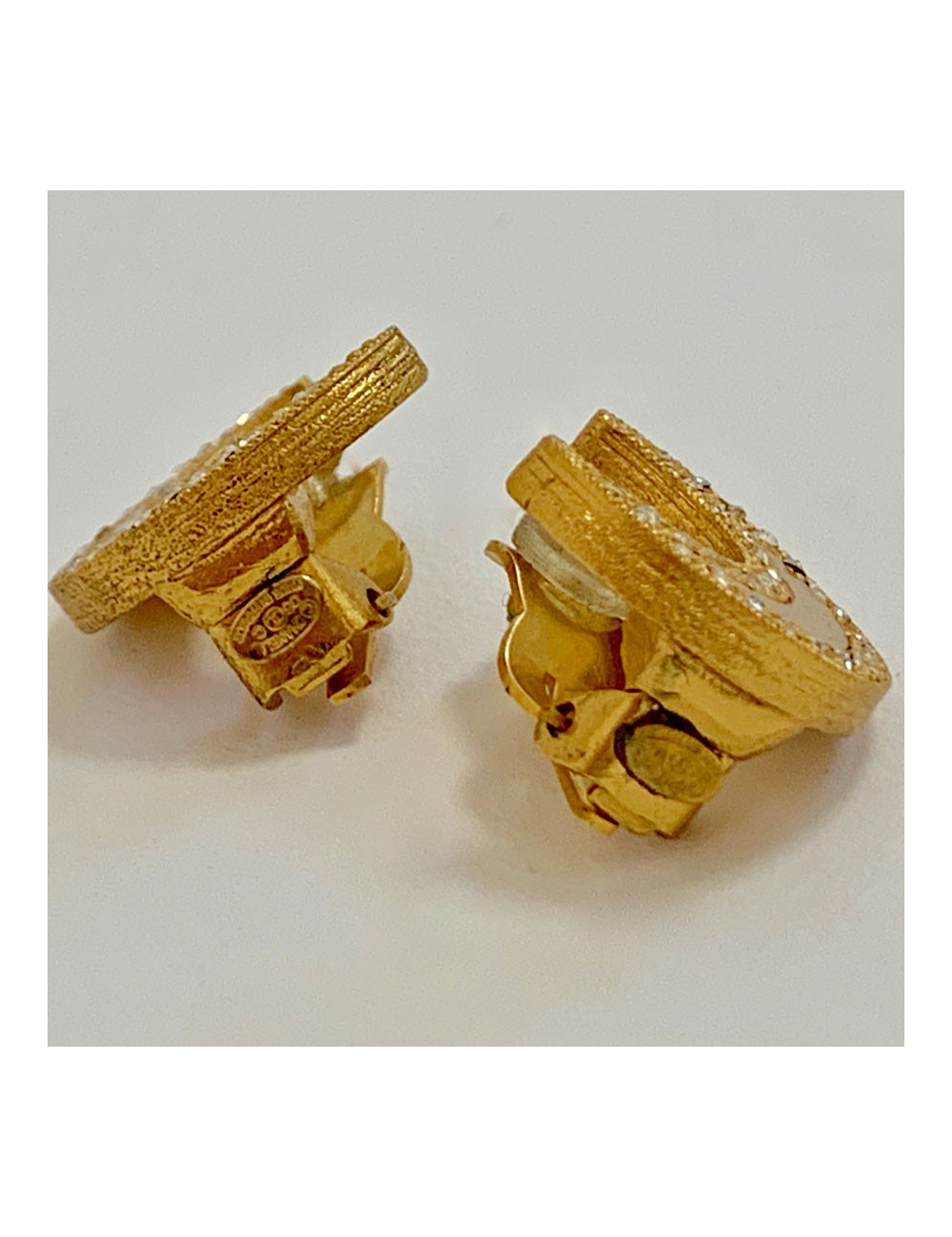 Boucles d'oreille clips CHANEL croissant de lune doré