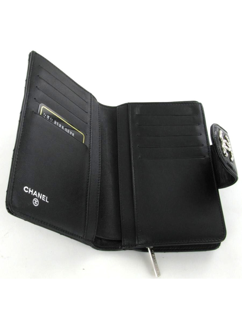 Portefeuille CHANEL matelassé cuir veau noir verni 