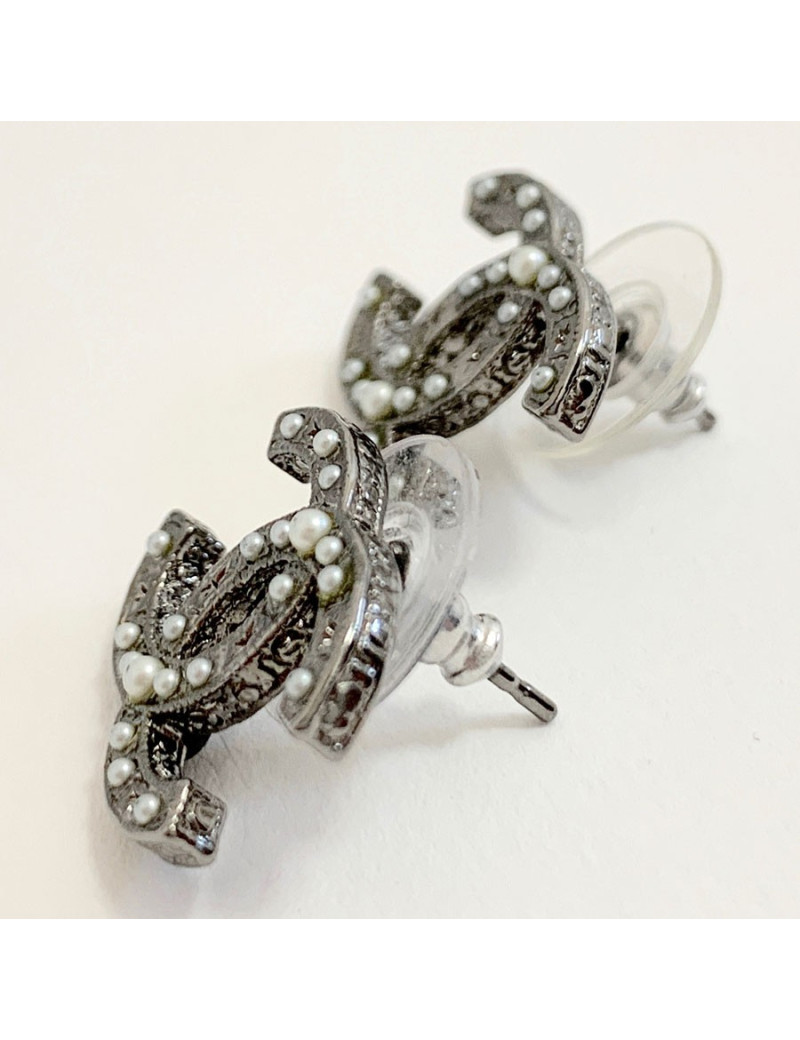 Boucles d'oreille CHANEL perles nacrées