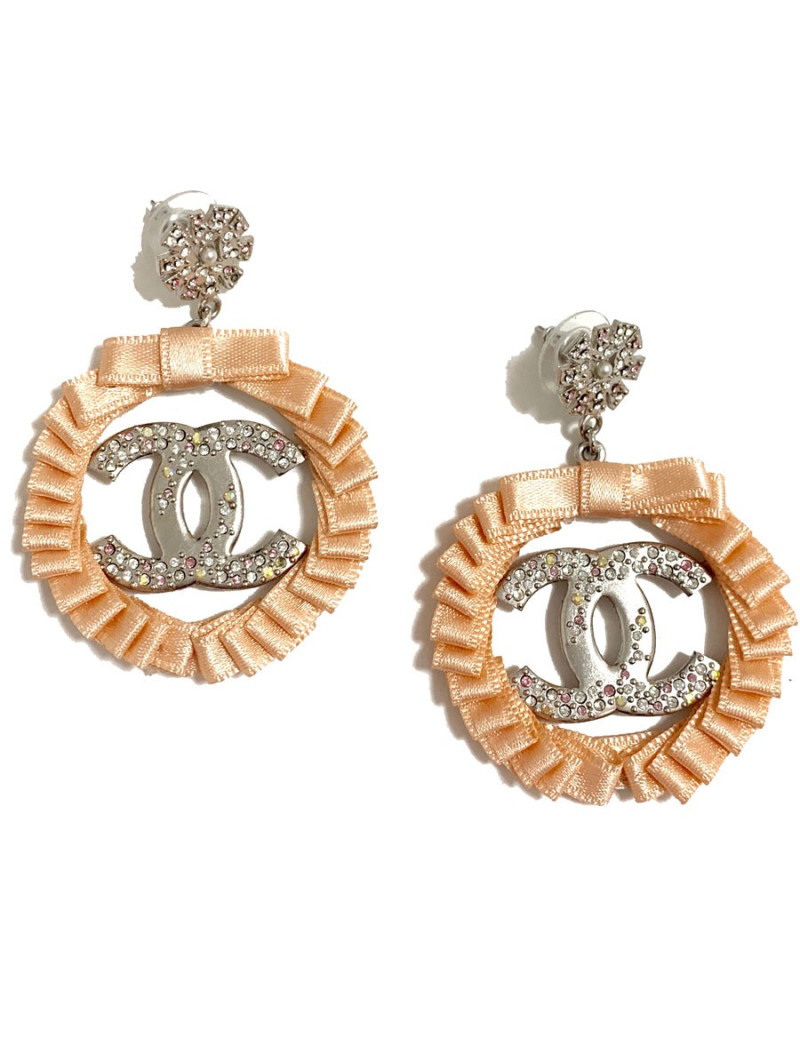 Boucles d'oreille clous CHANEL pendantes ruban rose