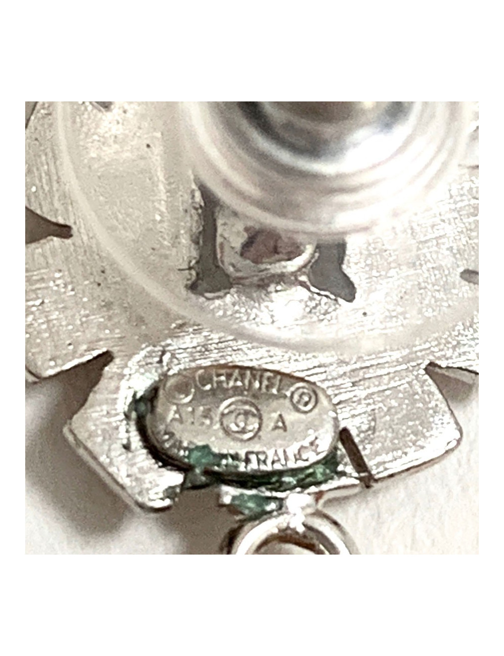 Boucles d'oreille clous CHANEL pendantes ruban rose