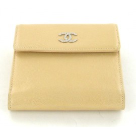 CHANEL beige grained calf leather wallet