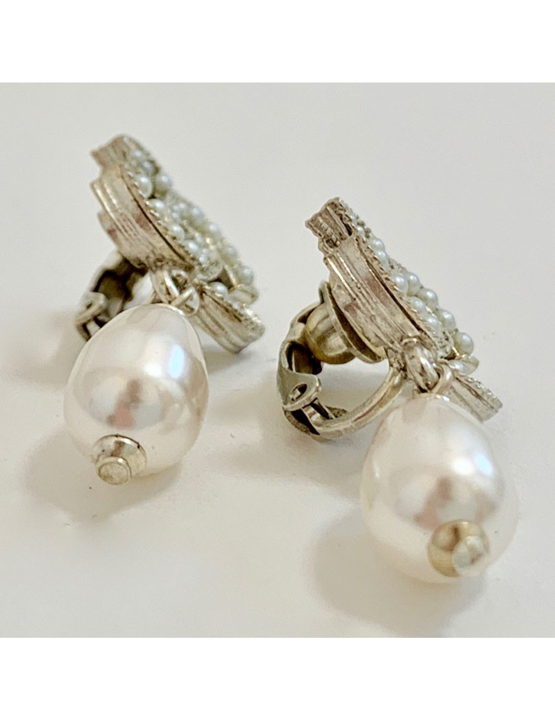 Clips perle nacrée CHANEL