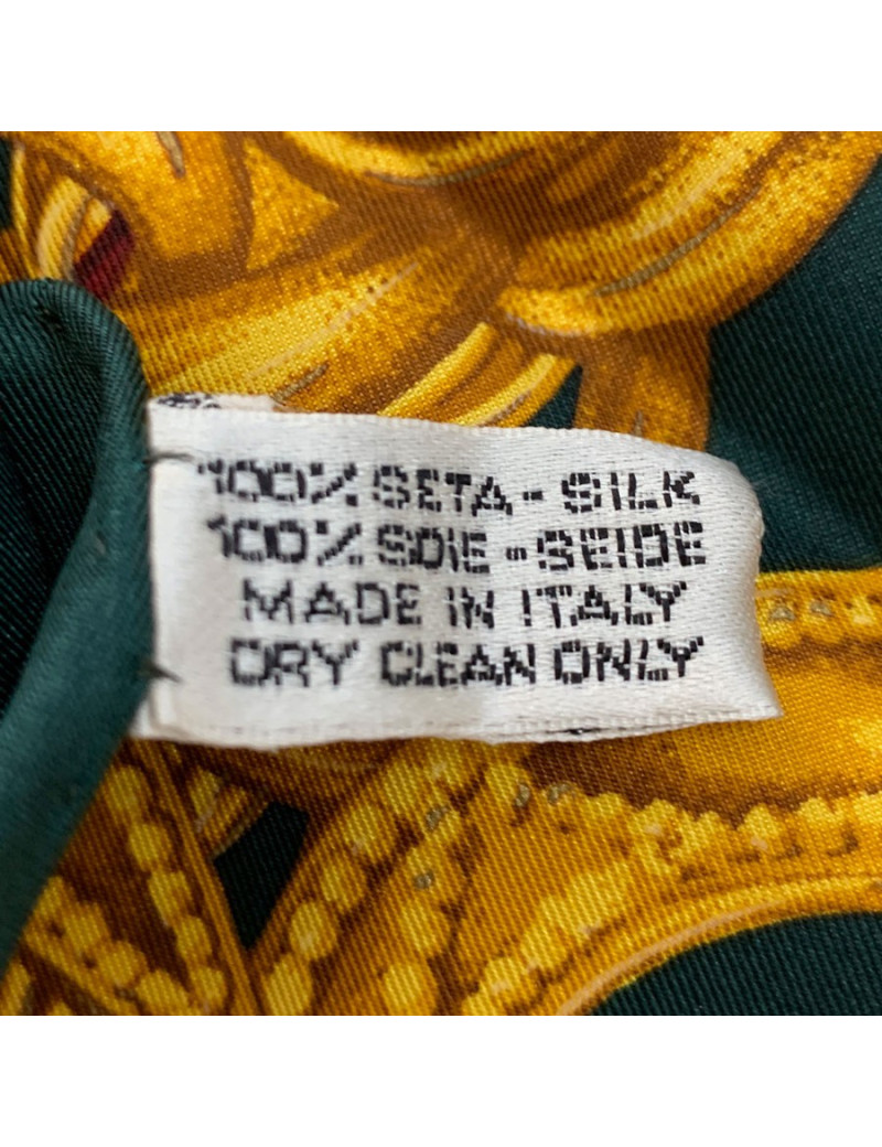 Carré CHANEL imprimé chaînes dorées en soie vert foncé 