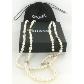 CHANEL necklace white pearls and strass CC