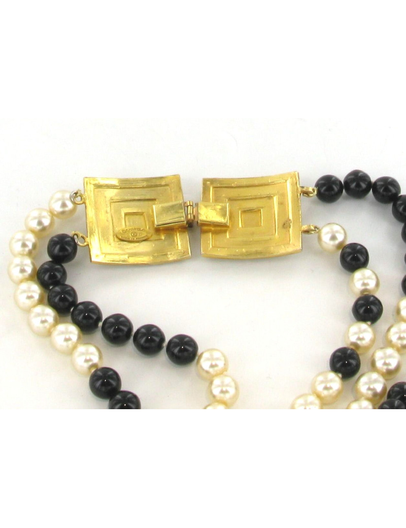 Sautoir CHANEL perles blanches et noires fermoir strass