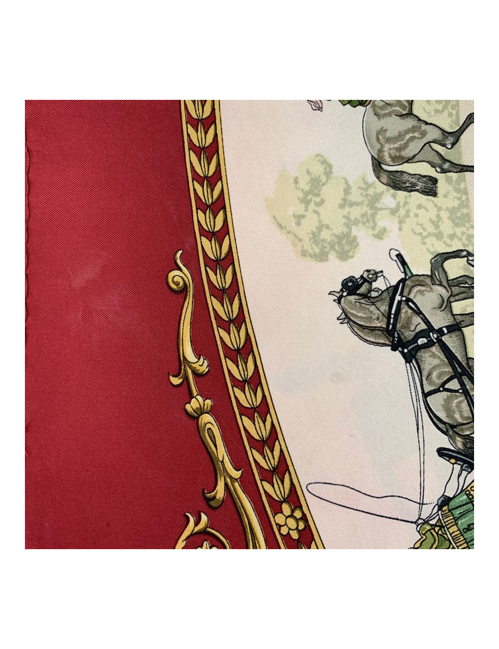 Carré HERMES soie 100 % "Promenade de Longchamps" Vintage