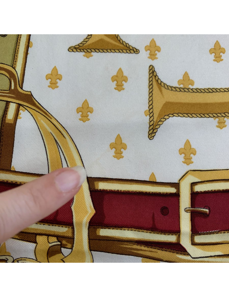 Carré HERMES 'Selles à Housse' en soie rouge vintage