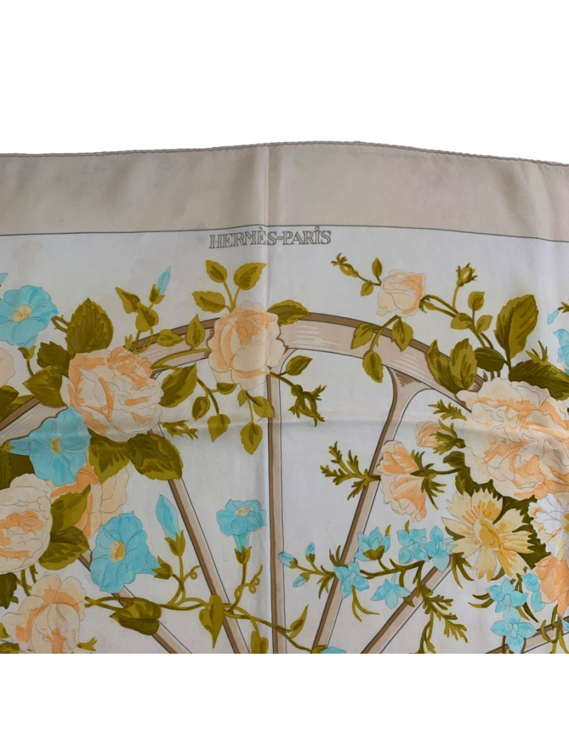 Carré HERMES 'Romantique' Vintage en soie beige