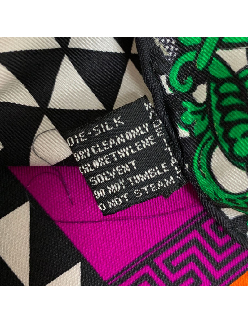 Carré GIANNI VERSACE multicolore en soie