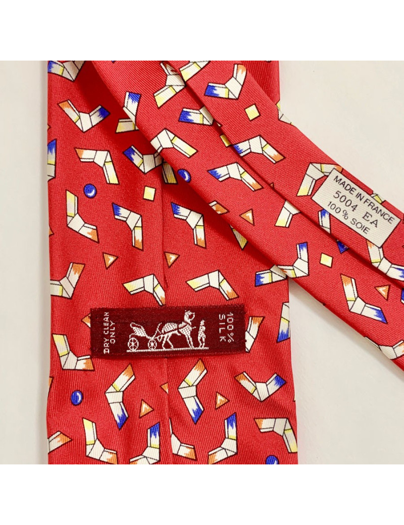Cravate rouge HERMES motif géométrique en soie vintage