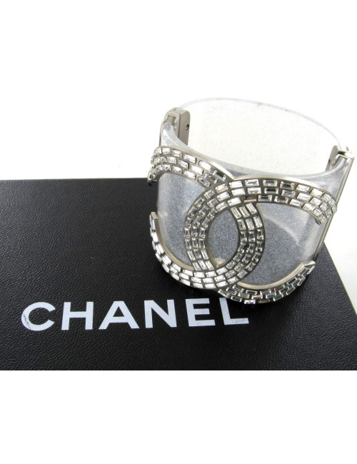 Manchette CHANEL en résine à paillettes argentées