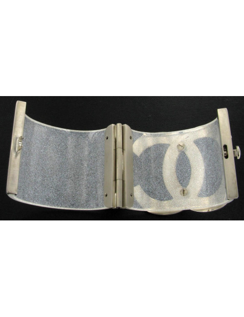 Manchette CHANEL en résine à paillettes argentées