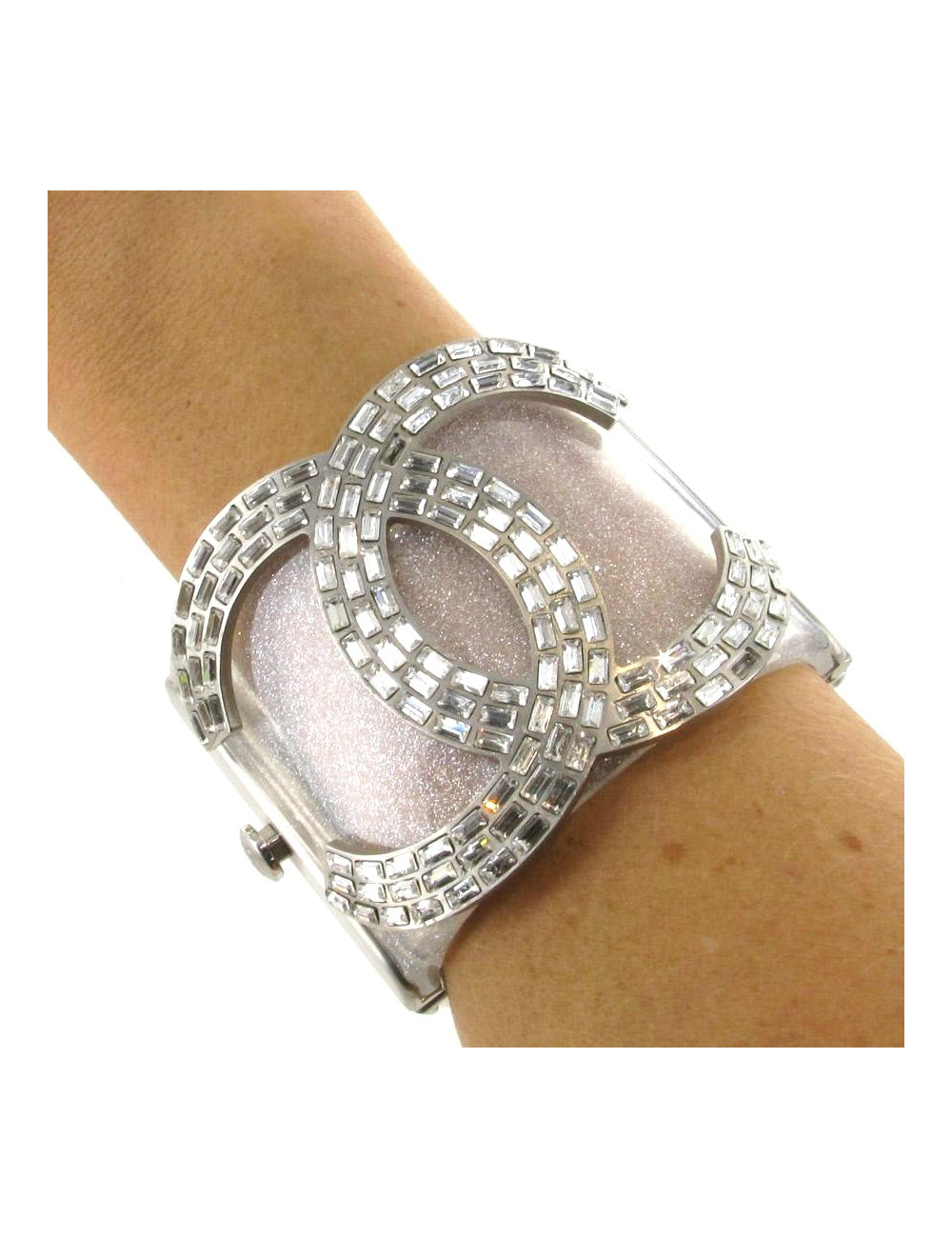 Manchette CHANEL en résine à paillettes argentées