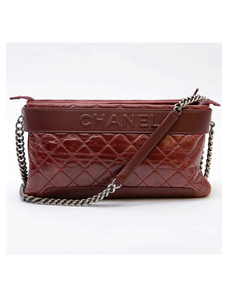 CHANEL bag in burgundy quilted aged leather