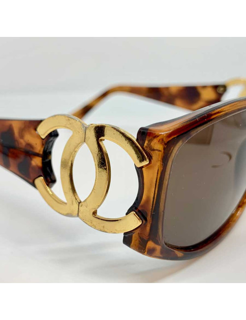 Lunettes de soleil CHANEL écailles marron et CC doré
